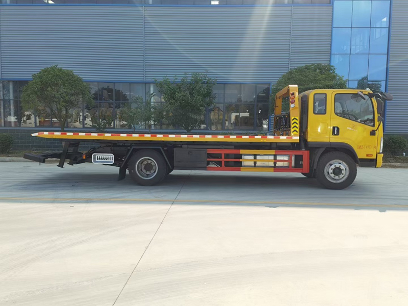 解放4米7轴距清障车